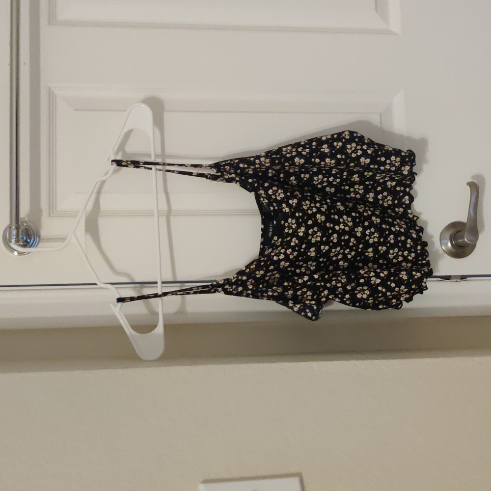 Forever 21 Black crop top with white floral size 0x